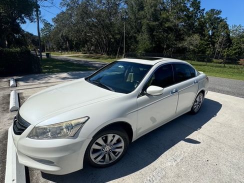 Used 2011 Honda Accord EX-L image 2