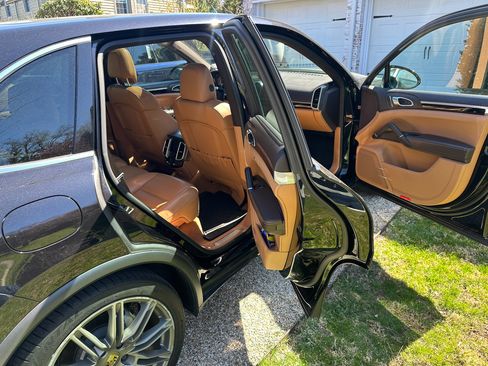 Used 2015 Porsche Cayenne S image 13