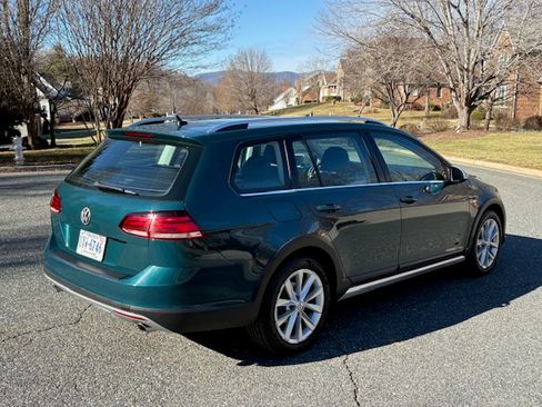 Used 2018 Volkswagen Golf Alltrack SE image 2