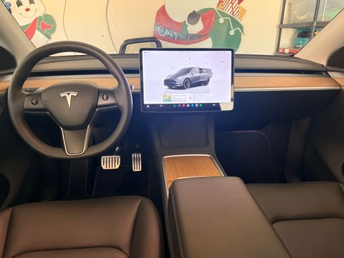 Used 2024 Tesla Model Y Performance AWD/4WD image 13