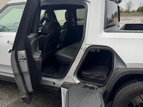 Used 2022 Rivian R1T Adventure image 5