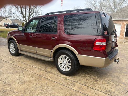 Used 2012 Ford Expedition XLT image 4