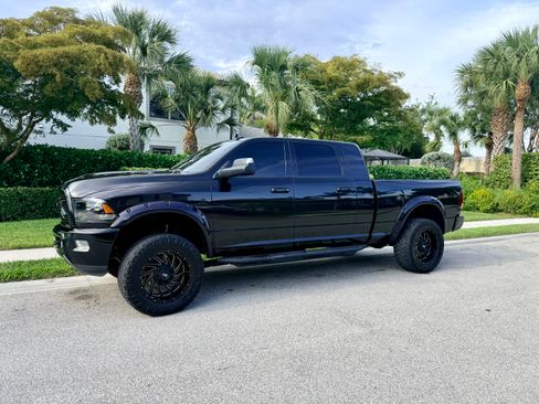 Used 2018 RAM 3500 Laramie w/ Sport Appearance Group AWD/4WD image 2