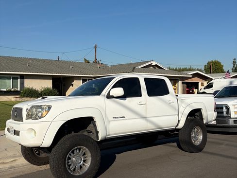 Used 2007 Toyota Tacoma PreRunner w/ TRD Sport Pkg #1 RWD image 1