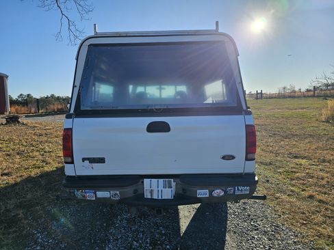 Used 2001 Ford F250 2WD SuperCab Super Duty image 5