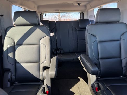 Used 2018 Chevrolet Suburban LT image 13