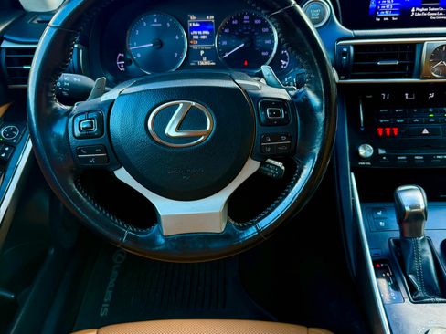 Used 2017 Lexus IS 300 AWD image 11