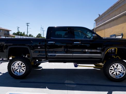 Used 2015 GMC Sierra 2500 Denali w/ Duramax Plus Package image 2