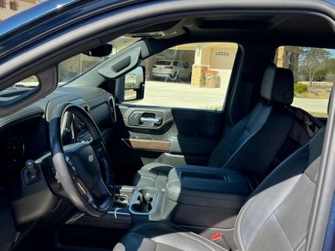 Used 2022 Chevrolet Silverado 3500 High Country w/ Technology Package image 16