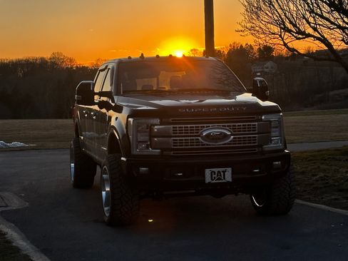 Used 2019 Ford F350 Platinum w/ Platinum Ultimate Package AWD/4WD image 6