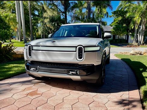 Used 2022 Rivian R1T Adventure AWD/4WD image 2