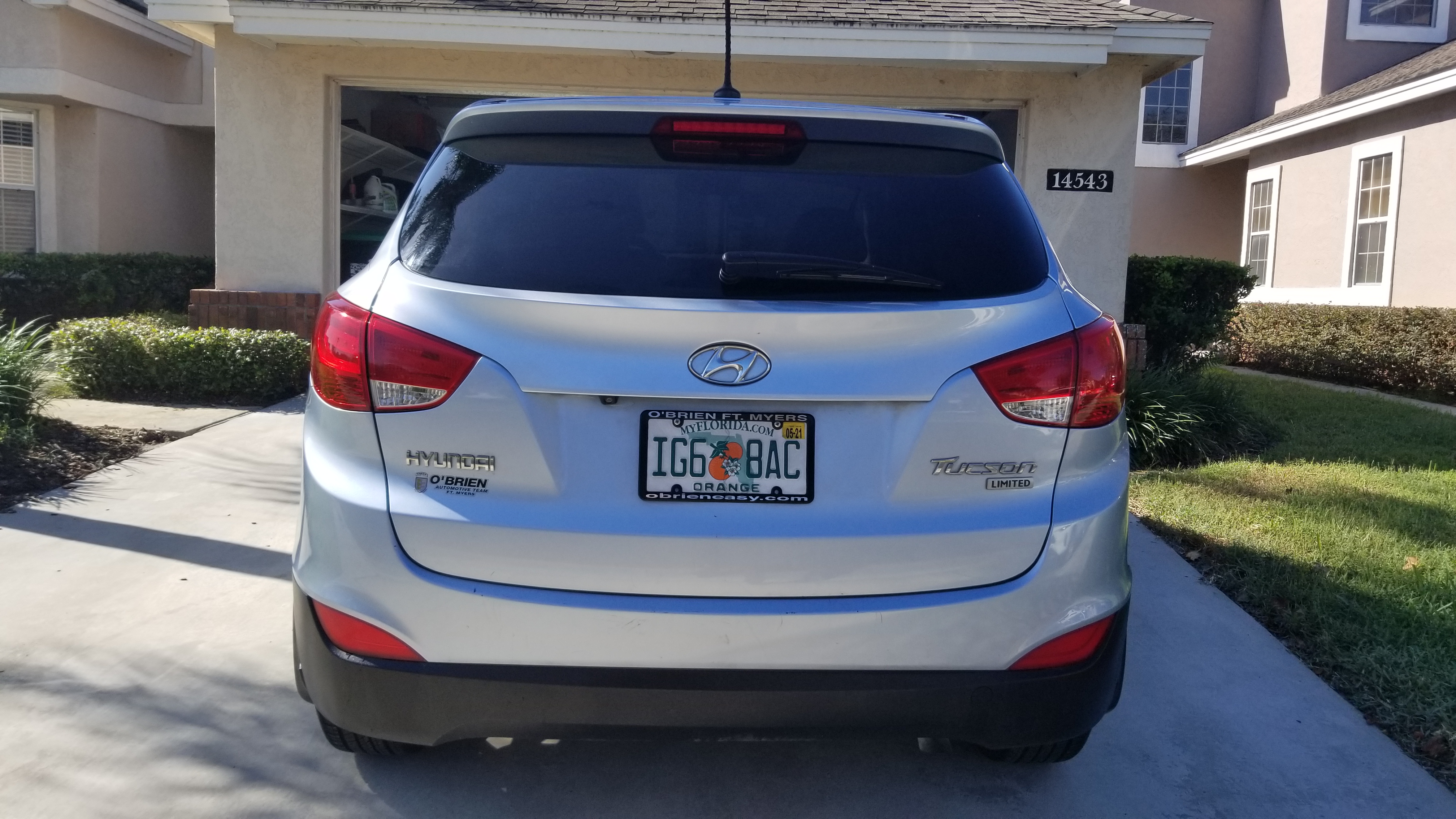 Used 2011 Hyundai Tucson Limited w/ Premium Pkg 3 FWD image 8