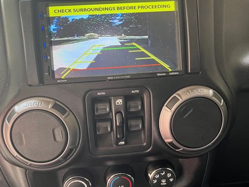 Used 2018 Jeep Wrangler Unlimited Sport S image 15