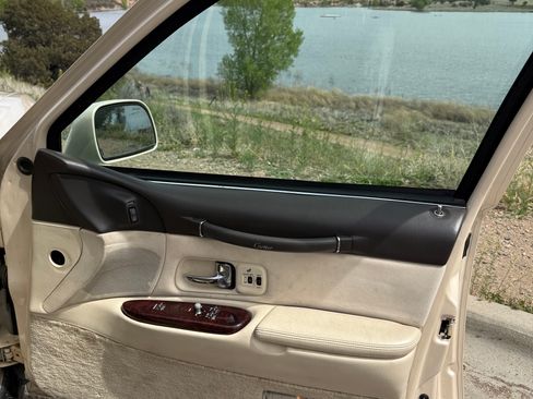 Used 1996 Lincoln Town Car Cartier image 18