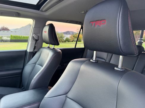Used 2021 Toyota 4Runner Venture w/ Moonroof Package AWD/4WD image 12