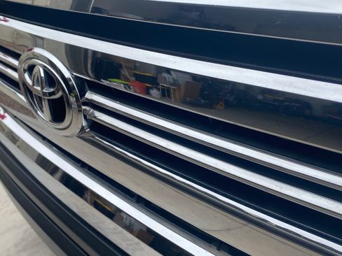 Used 2017 Toyota Tundra SR5 w/ TRD Off Road Package image 18