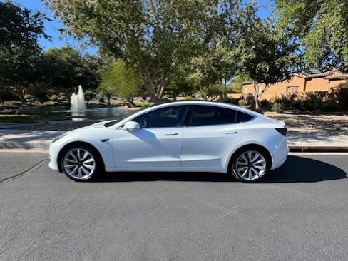 Used 2020 Tesla Model 3 Long Range image 4
