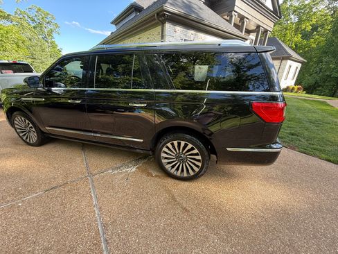 Used 2019 Lincoln Navigator L Reserve w/ Cargo Package AWD/4WD image 9