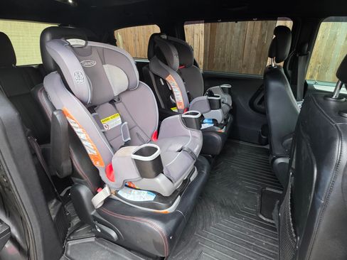 Used 2018 Dodge Grand Caravan GT image 10