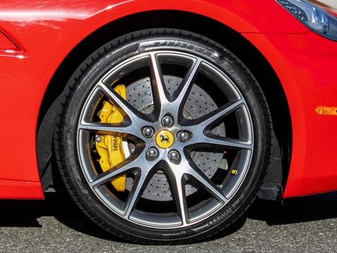 Used 2012 Ferrari California image 26