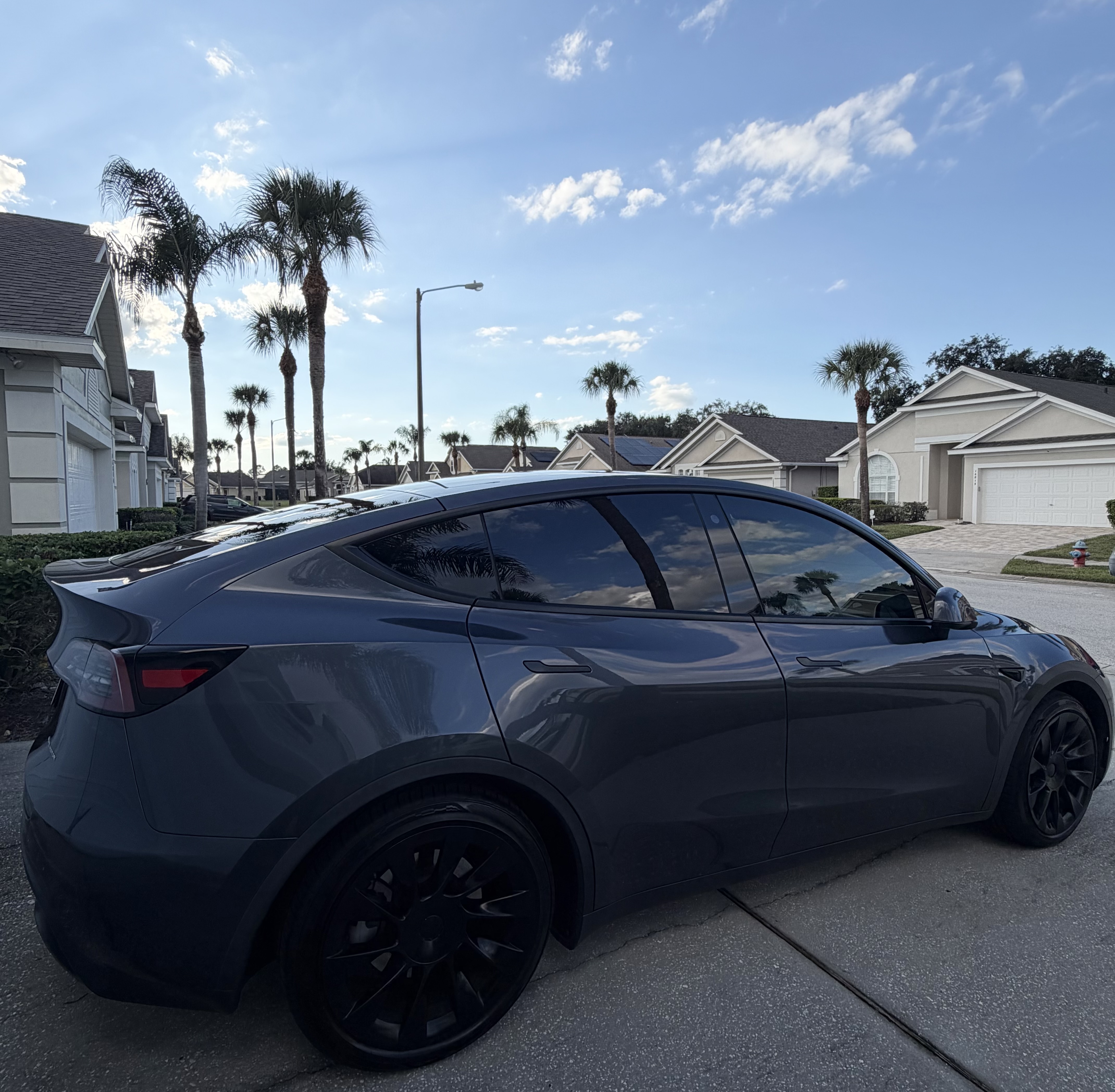 Used 2023 Tesla Model Y Long Range AWD/4WD image 4