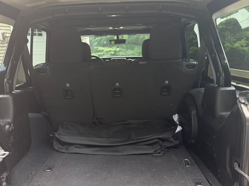 Used 2022 Jeep Wrangler Unlimited Sport AWD/4WD image 16