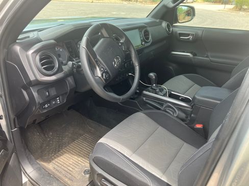 Used 2023 Toyota Tacoma TRD Off-Road w/ Technology Package AWD/4WD image 4