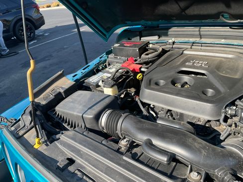 Used 2019 Jeep Wrangler Unlimited Sahara AWD/4WD image 19