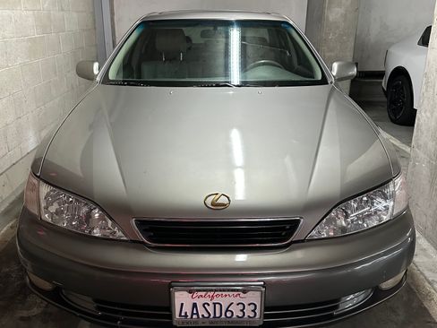 Used 1998 Lexus ES 330 image 1