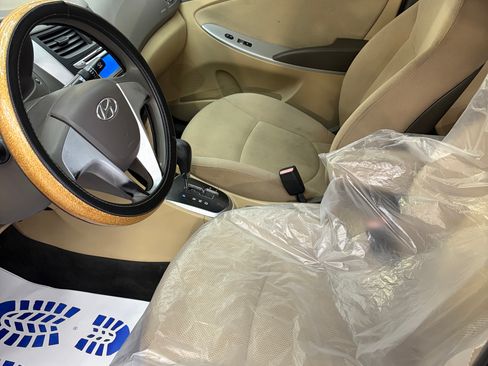 Used 2013 Hyundai Accent GLS FWD image 8