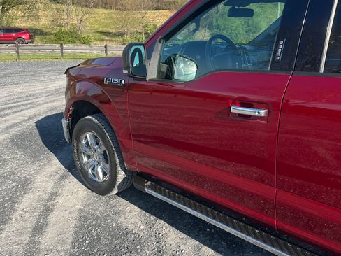 Used 2015 Ford F150 XLT w/ Equipment Group 302A Luxury image 19