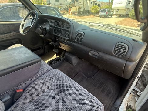 Used 1998 Dodge Ram 2500 Truck 4x4 Quad Cab image 10