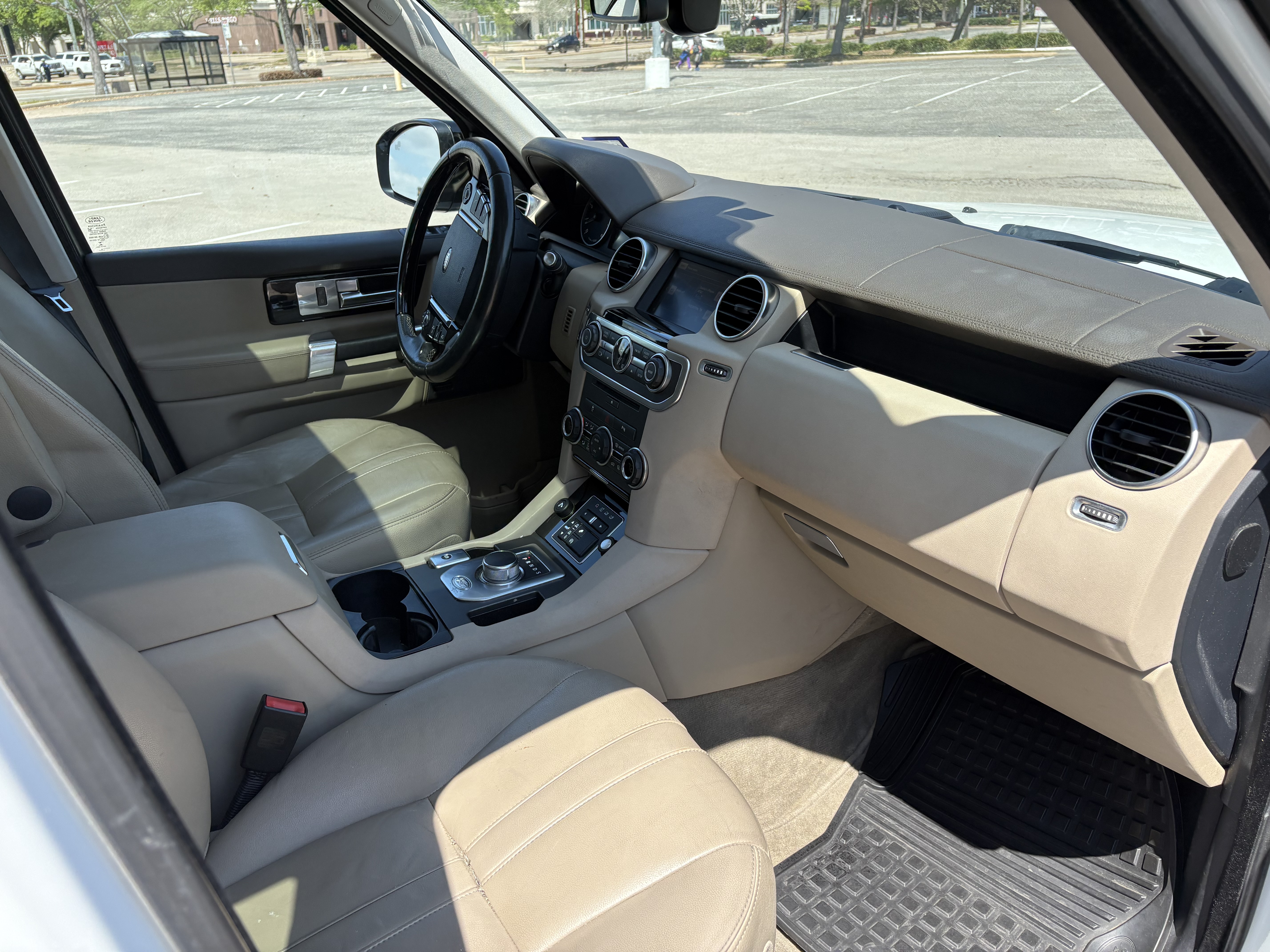 Used 2016 Land Rover LR4 HSE Silver Edition AWD/4WD image 13
