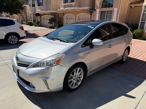 Used 2013 Toyota Prius V Five image 1