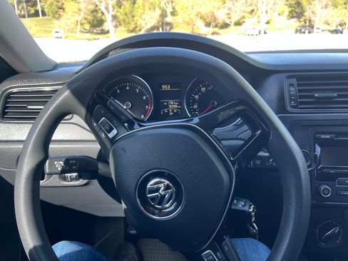 Used 2015 Volkswagen Jetta S image 14