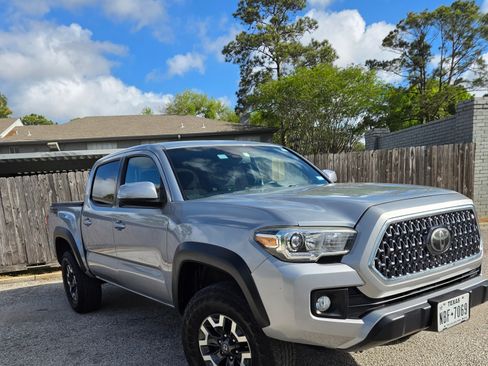 Used 2019 Toyota Tacoma TRD Off-Road image 1