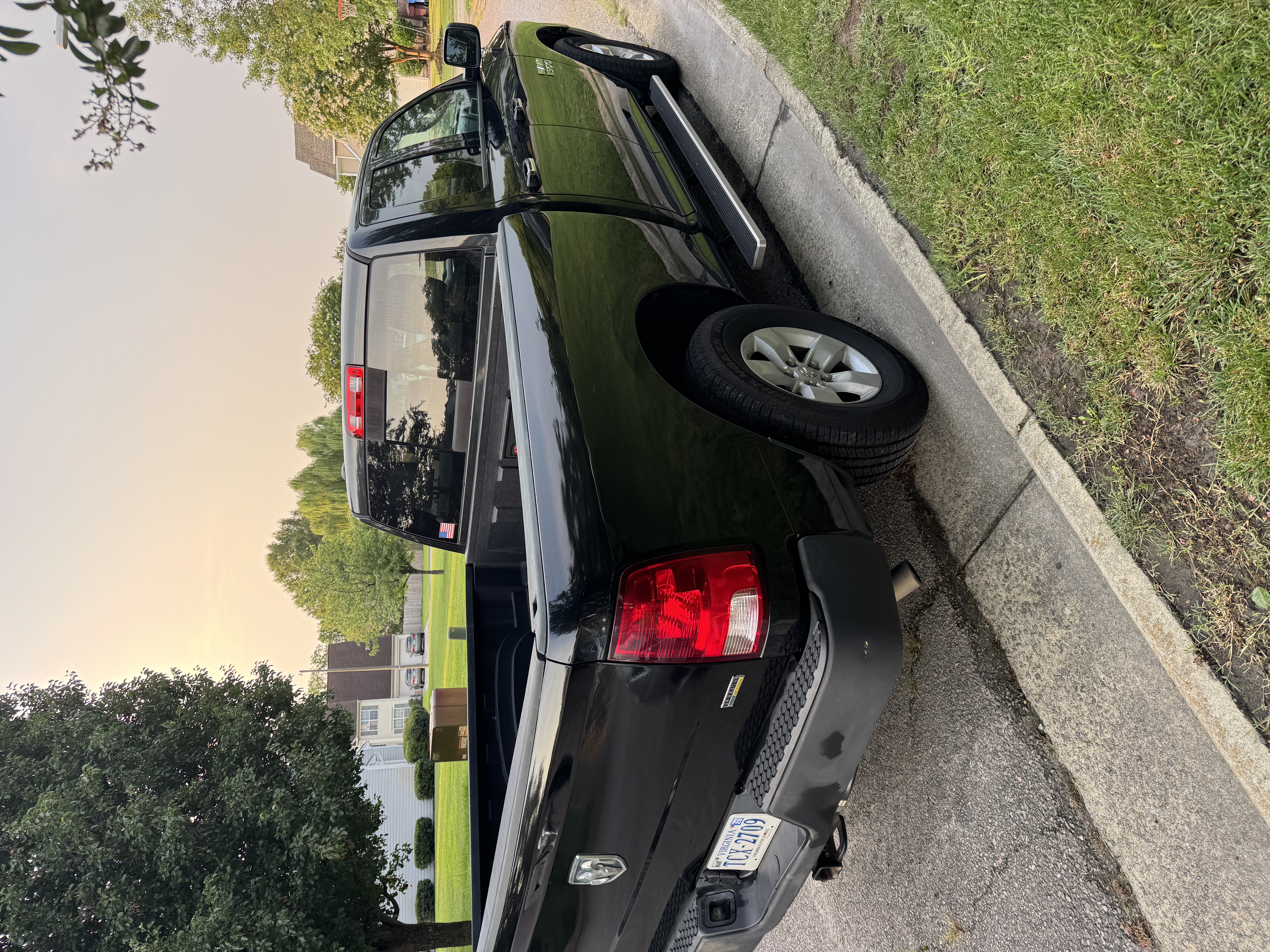 Used 2017 RAM 1500 Classic SLT RWD image 4