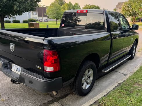 Used 2017 RAM 1500 Classic SLT RWD image 4