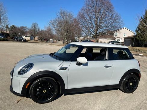 Used 2022 MINI Cooper SE image 1