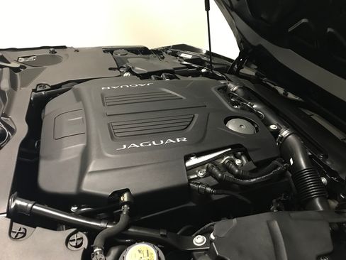 Used 2020 Jaguar F-TYPE R AWD/4WD image 12
