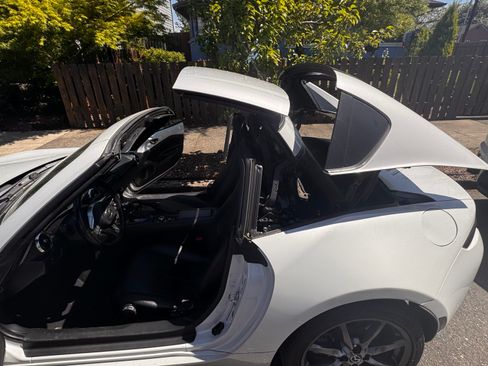 Used 2018 MAZDA MX-5 Miata RF Grand Touring RWD image 2