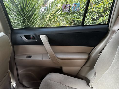 Used 2013 Toyota Highlander Plus image 19