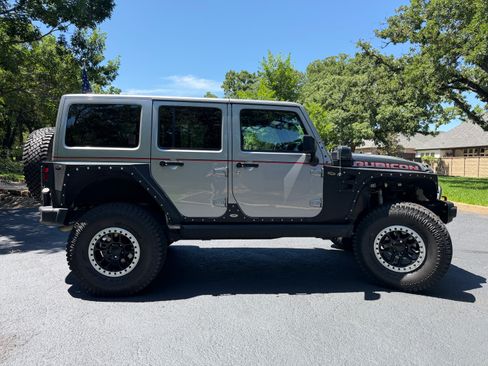Used 2017 Jeep Wrangler Unlimited Rubicon AWD/4WD image 4