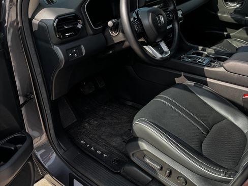 Used 2025 Honda Pilot Elite image 5