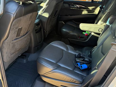 Used 2019 Cadillac Escalade Platinum image 24