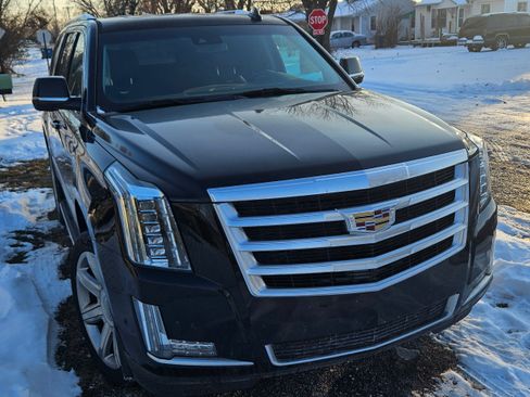 Used 2019 Cadillac Escalade Luxury image 5