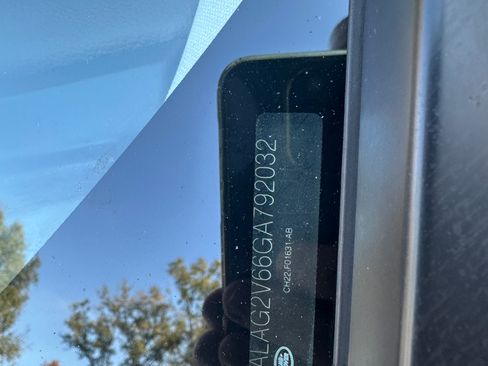 Used 2016 Land Rover LR4 HSE Silver Edition image 8