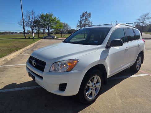 Used 2012 Toyota RAV4 Sport Utility 4D w/ Upgrade Value Pkg image 8
