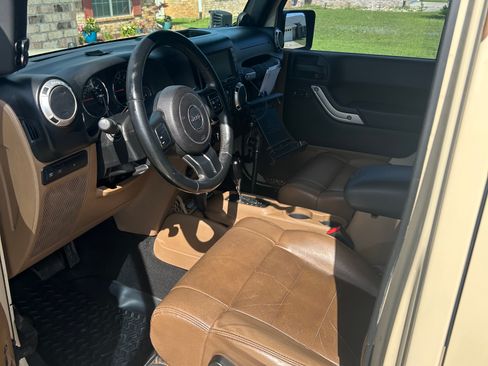 Used 2011 Jeep Wrangler Unlimited Rubicon w/ Dual Top Group image 6