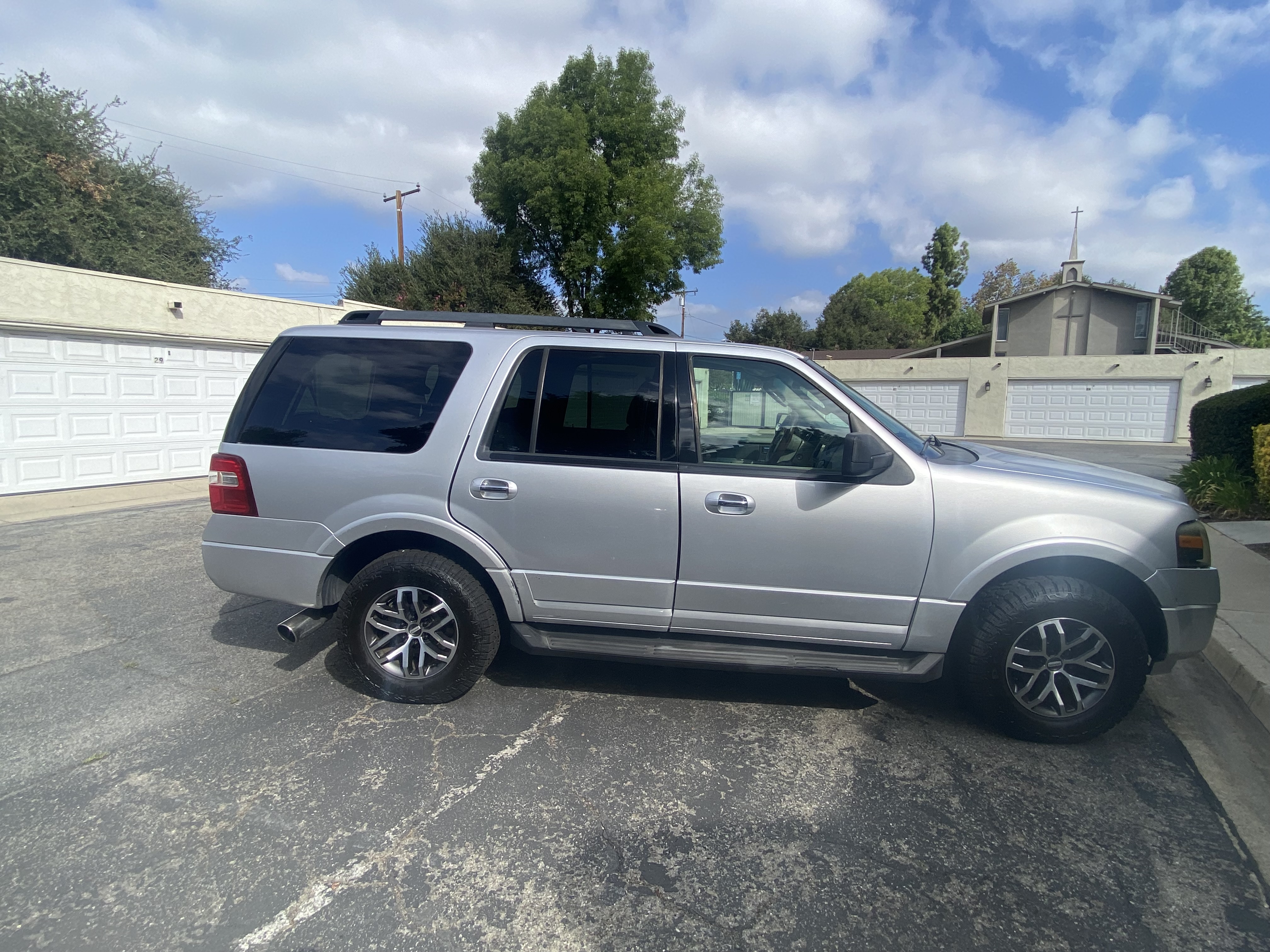 Used 2010 Ford Expedition XLT AWD/4WD image 5